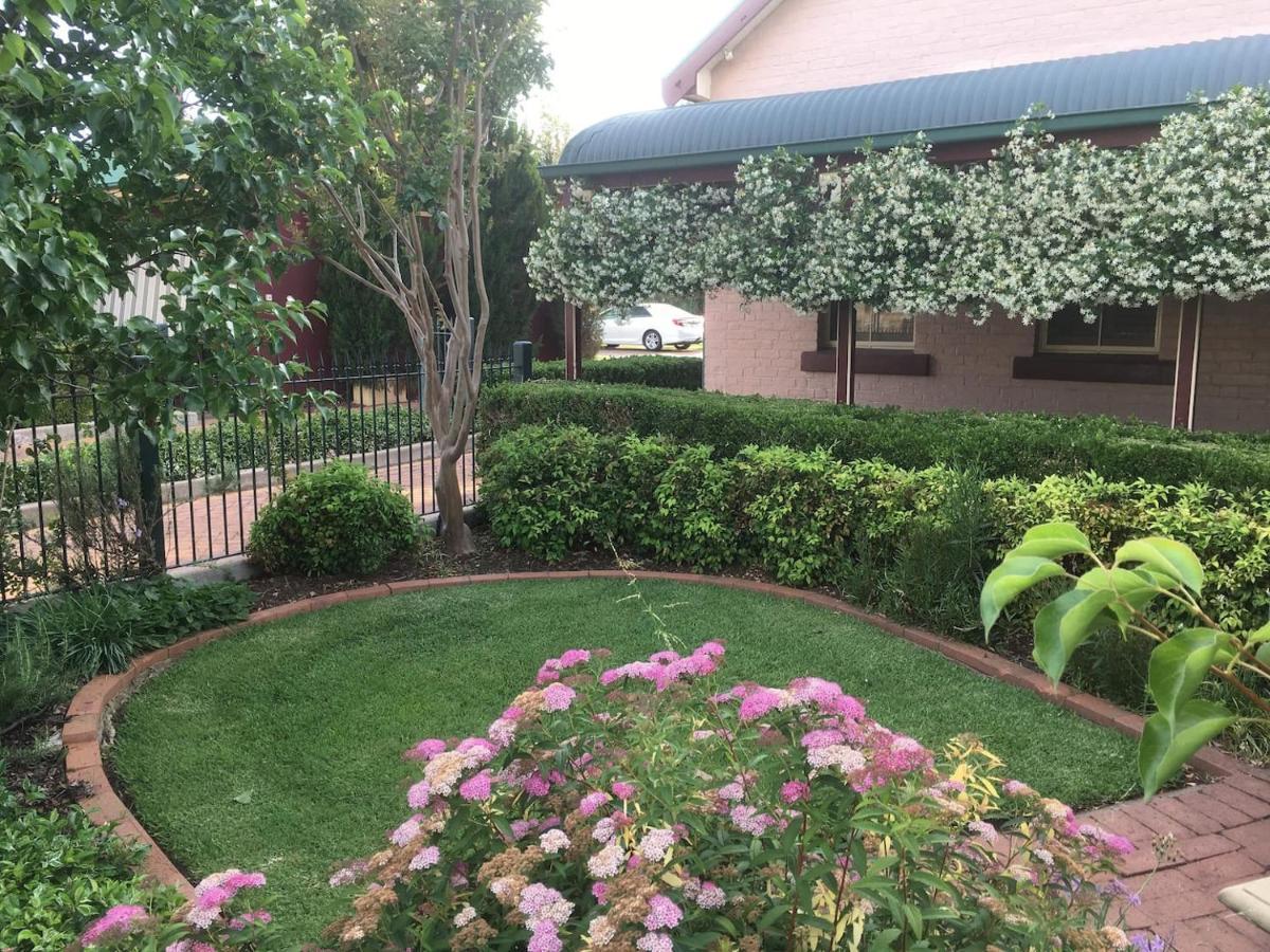 Country Apartments دوبو المظهر الخارجي الصورة